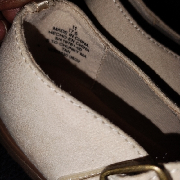 Mary-Jane Ivory Colored Shoes for Toddler Girls Old Navy Youth 11. Tan suede - Picture 5 of 7